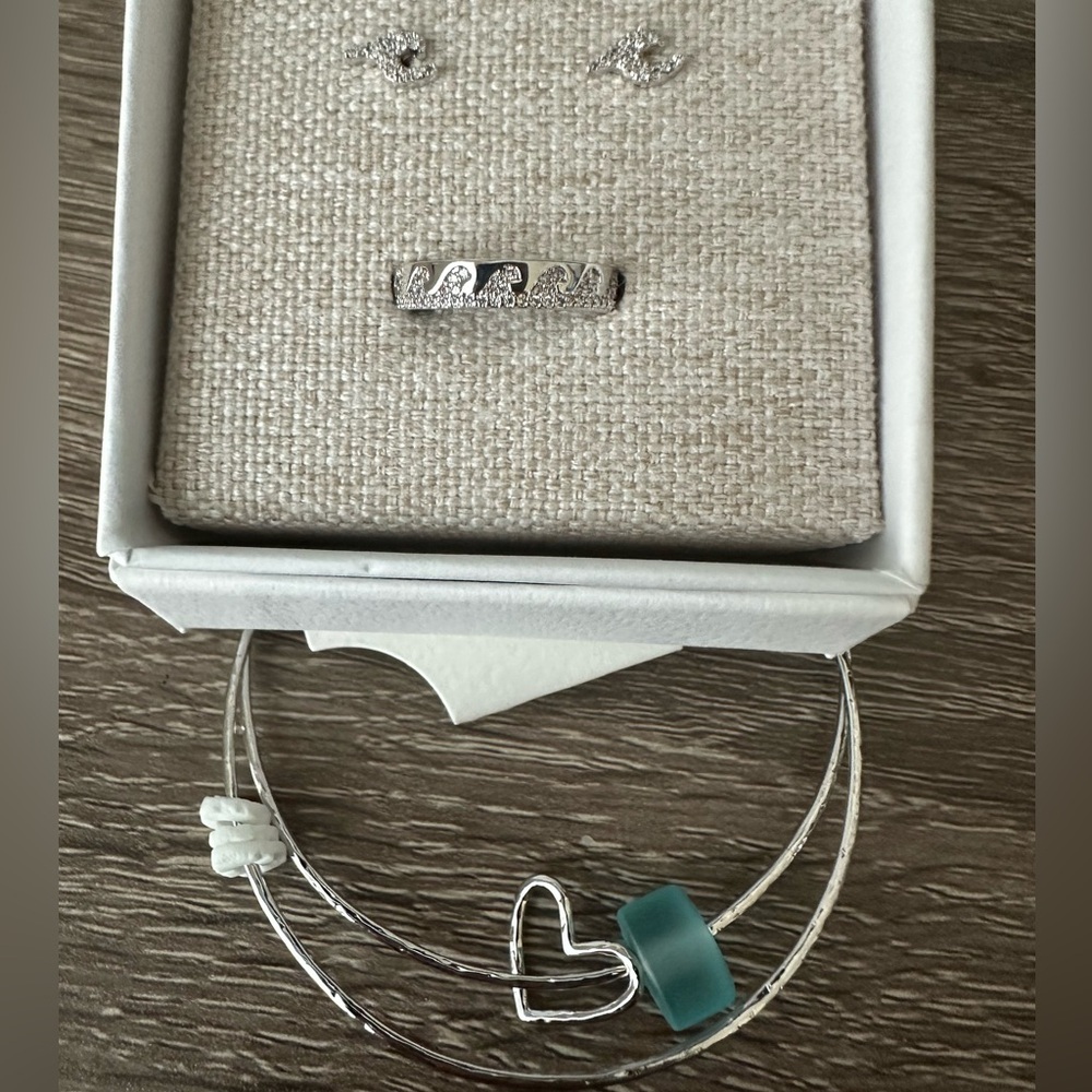 Beachy jewelry set: earrings and ring